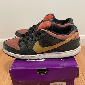 COPY - Nike SB dunk low Walk of Fame QS